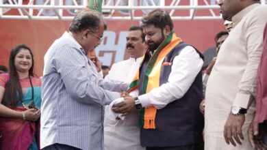 कल्याण-डोंबिवलीत उद्धव ठाकरे यांना मोठा धक्का; दीपेश म्हात्रे भाजपमध्ये दाखल